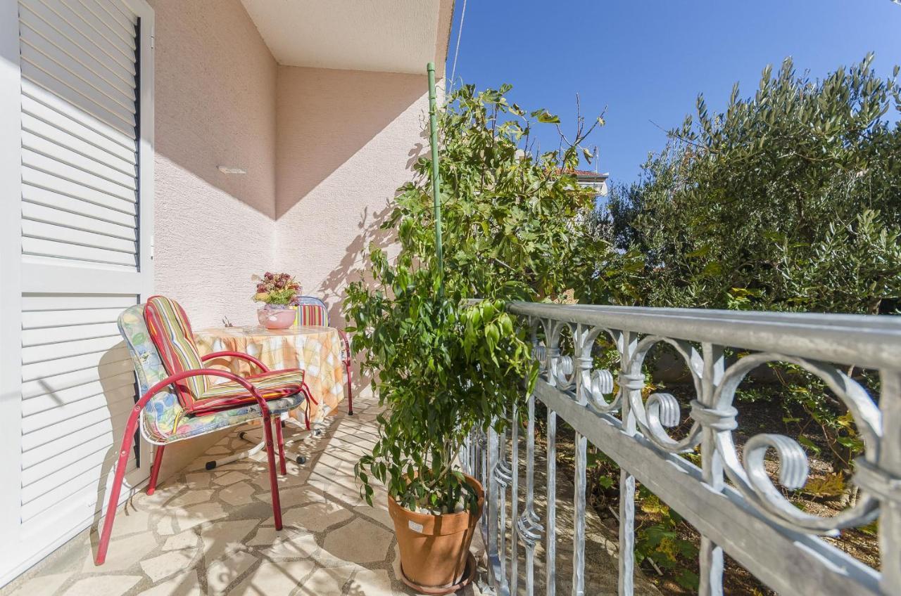 Apartment And Rooms Ema Водице Экстерьер фото
